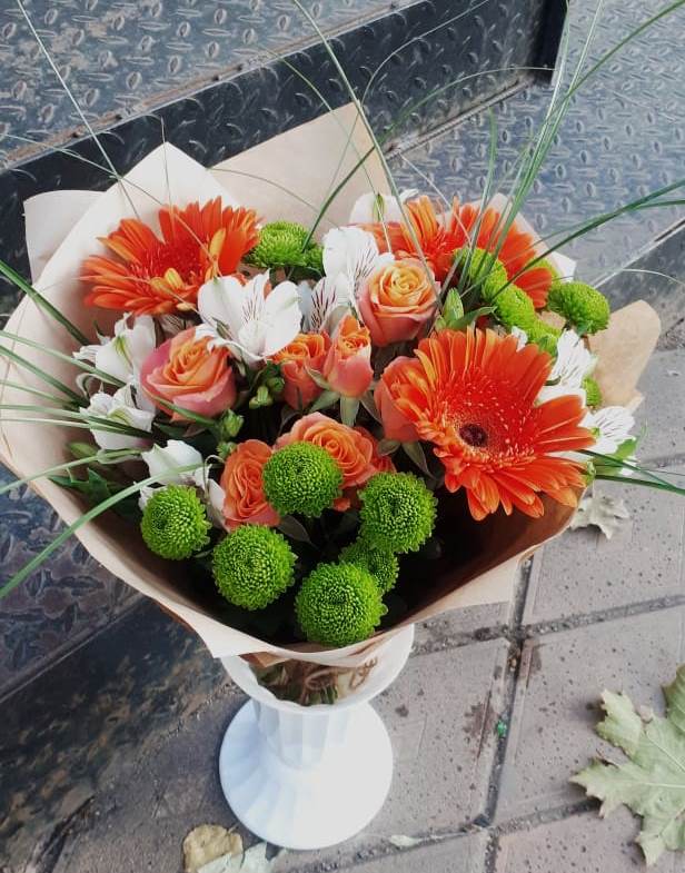 Букет цветов из: Герберы, Хризантемы, Альстромерии и Розы в Юце