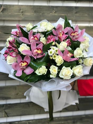 Букет цветов из: Розы и Хризантемы в Юце