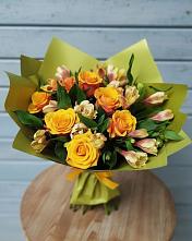 Букет цветов из:  Альстромерии и Розы в Юце