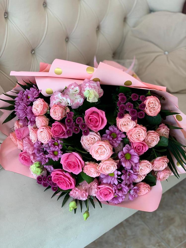 Букет цветов из: Хризантемы, Розы и Лизиантусы в Юце