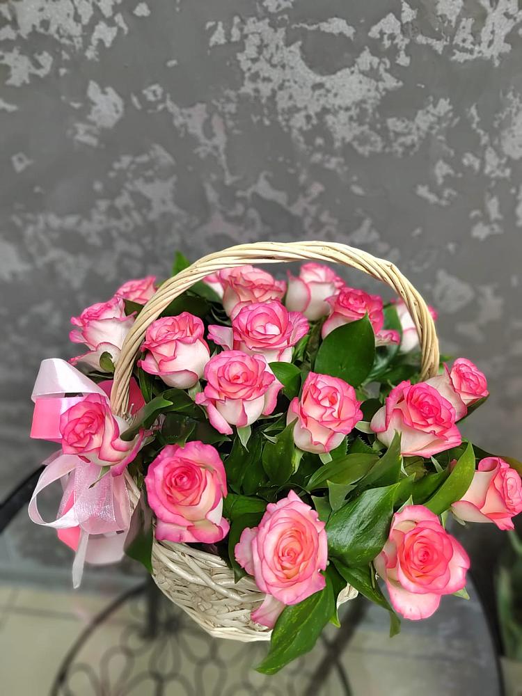 Цветочная композиция из Розы в корзине в Юце
