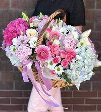 Композиция солнечный день в Юце Цветочная композиция из Розы, Хризантемы, Пионы и Лизиантусы в корзине в Юце