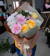 Букет цветов из:  Герберы, Розы и Хризантемы в Юце