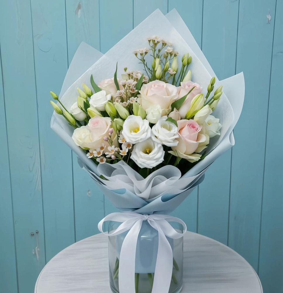 Букет цветов из: Розы и Лизиантусы в Юце