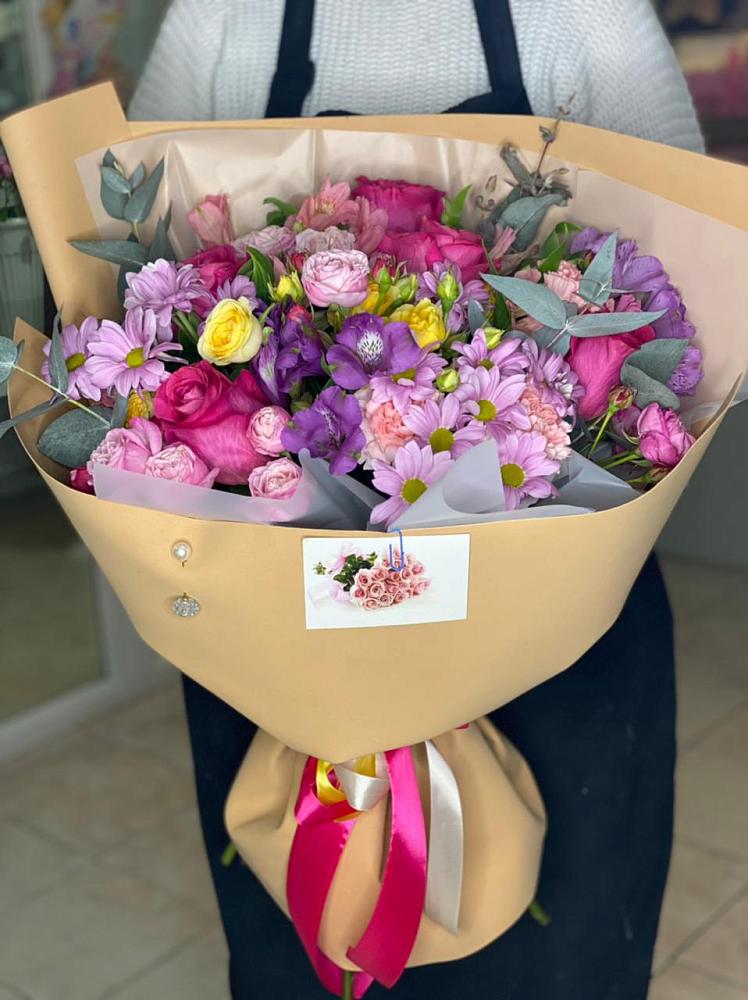 Букет цветов из: Хризантемы, Гвоздики и Альстромерии в Юце