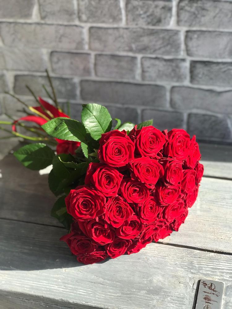 Букет Красные розы Фридом в Юце