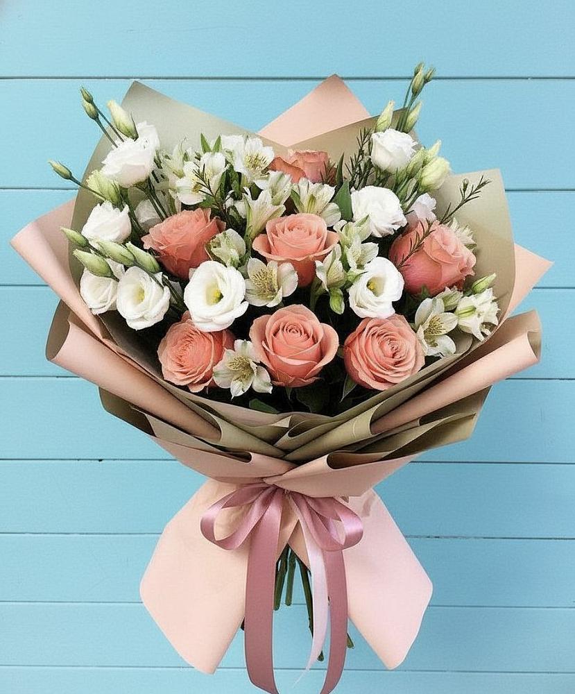 Букет цветов из: Розы, Альстромерии и Лизиантусы в Юце