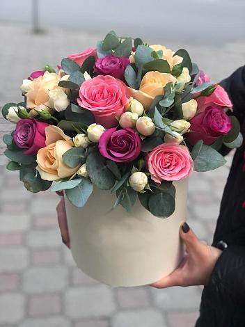 Цветочная композиция из Розы в шляпной коробке в Юце