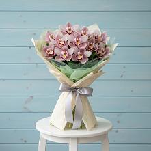 Букет цветов из:  Орхидеи и Розы в Юце