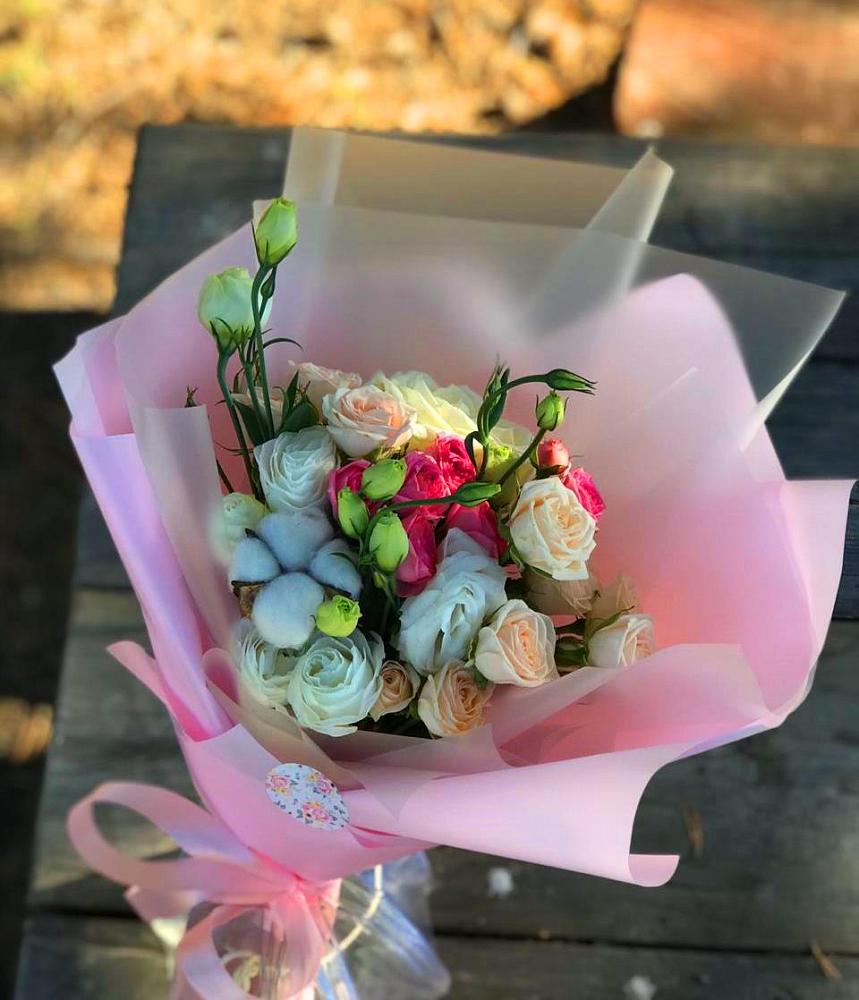 Букет цветов из: Розы и Лизиантусы в Юце