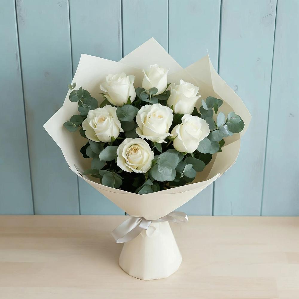 Букет Белые розы в Эвкалипте в Юце