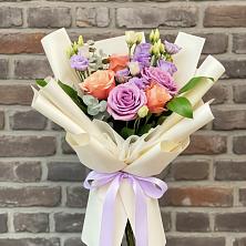 Букет цветов из:  Лизиантусы и Розы в Юце