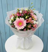 Букет цветов из:  Герберы, Альстромерии и Лизиантусы в Юце