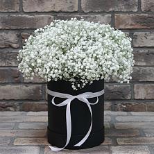 Цветочная композиция из Гипсофила в шляпной коробке в Юце