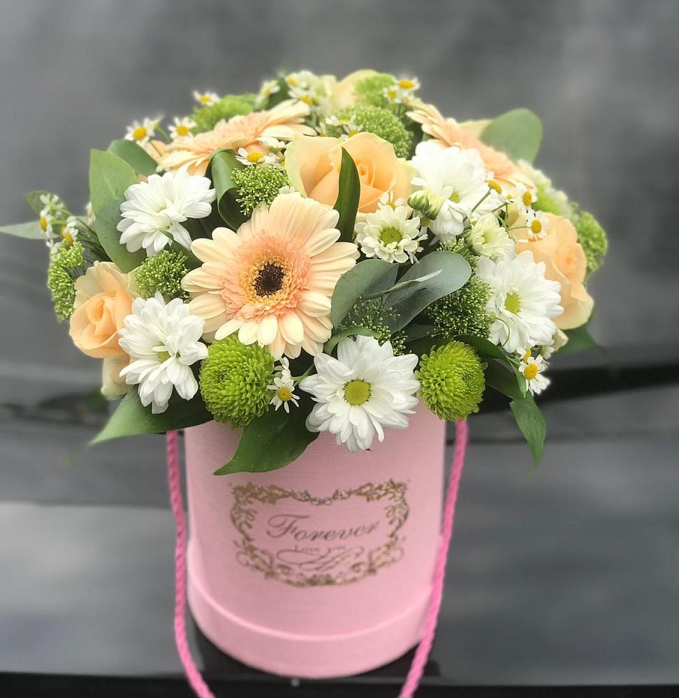 Цветочная композиция из Розы, Герберы и Хризантемы в шляпной коробке в Юце