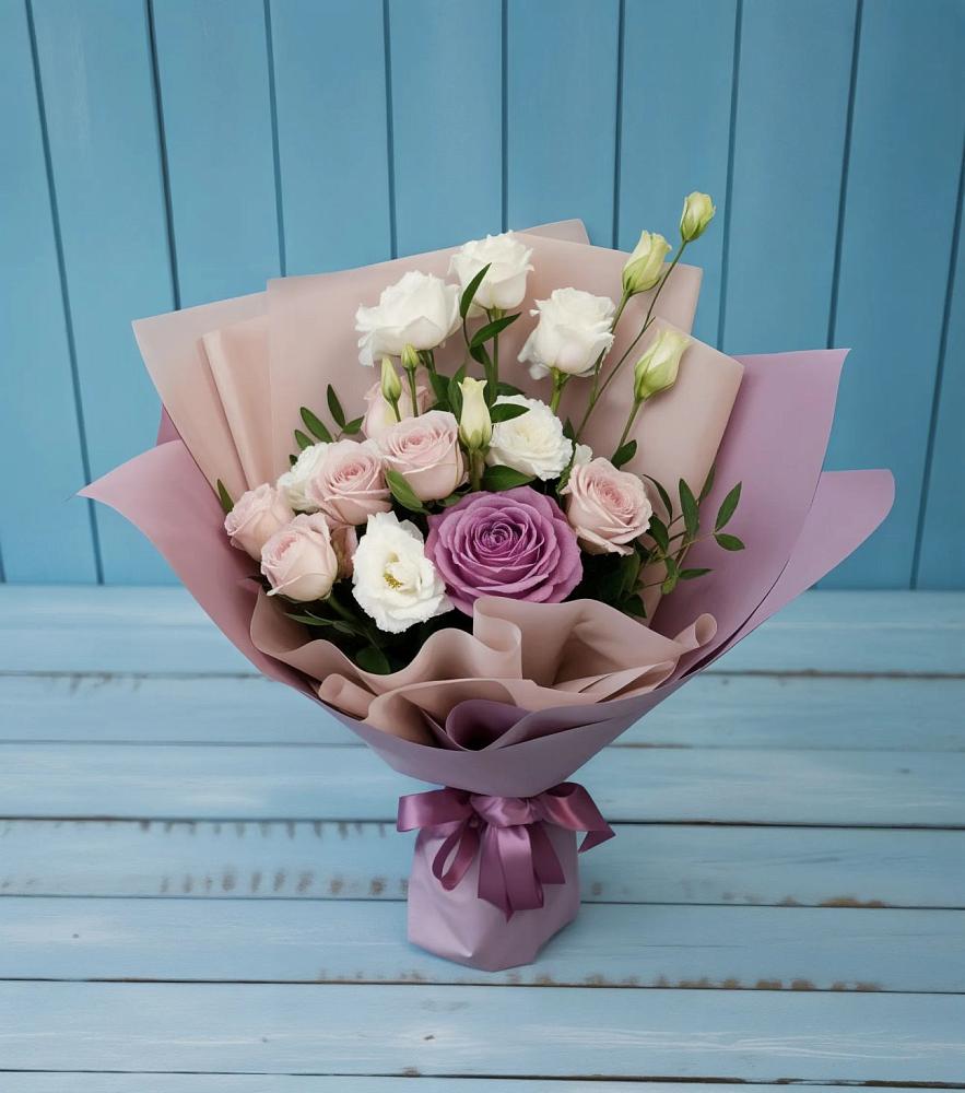 Букет цветов из: Розы и Лизиантусы в Юце